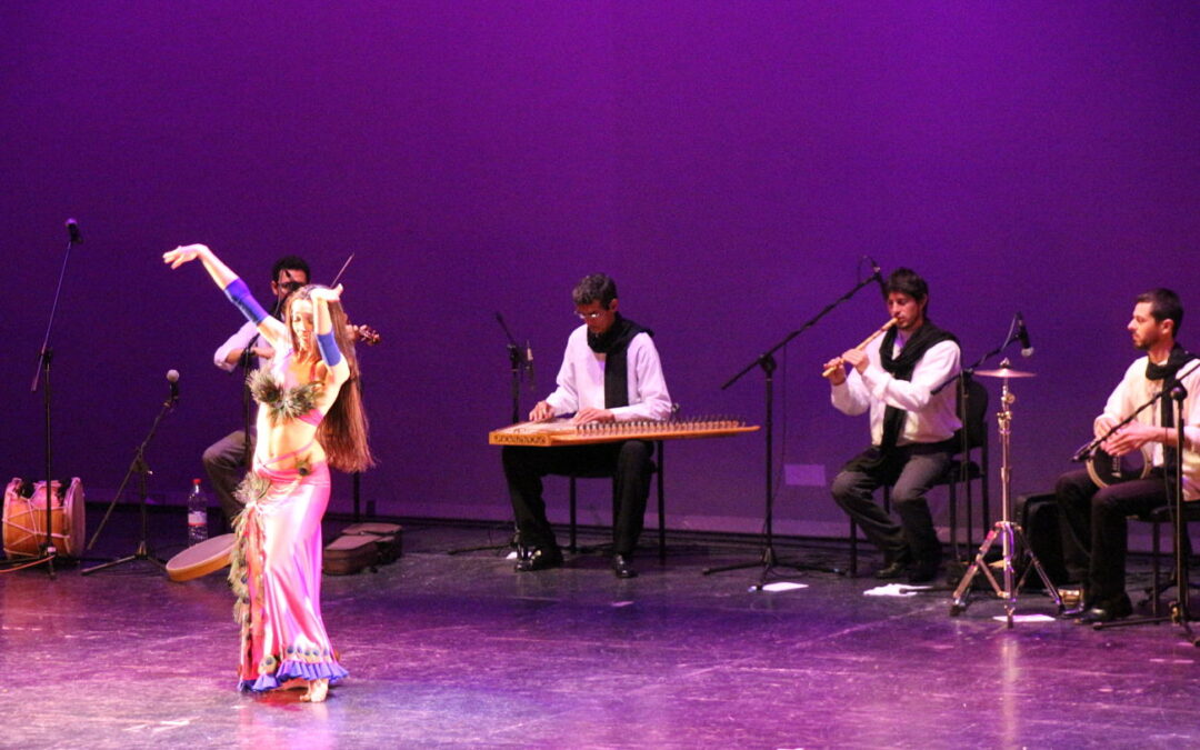 Espectáculo de danza oriental y orquesta de músicos árabes
